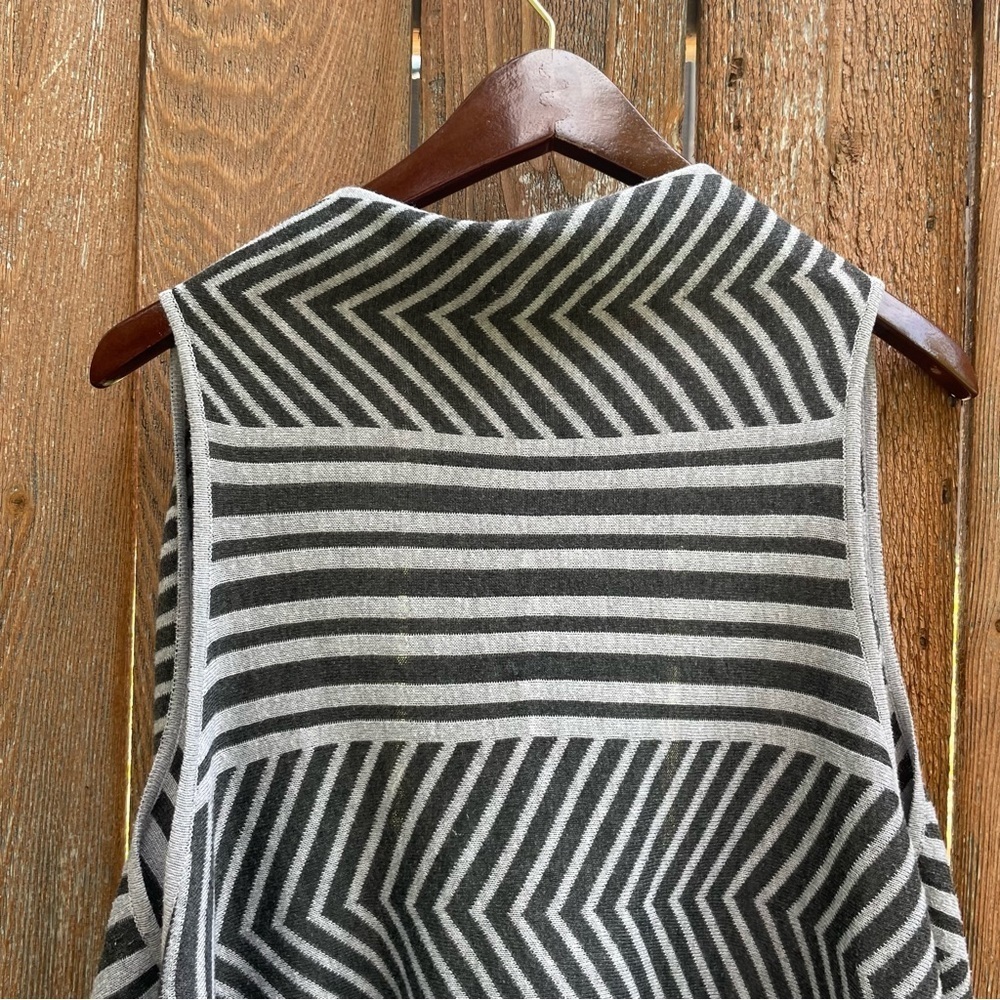 ENERGE Women’s Striped Gray Sleeveless Sweater Vest Open Front One Size - Picture 10 of 10